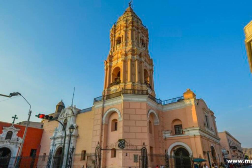 Apartamento Frente Al Palacio Gobierno Apartment Lima Luaran gambar